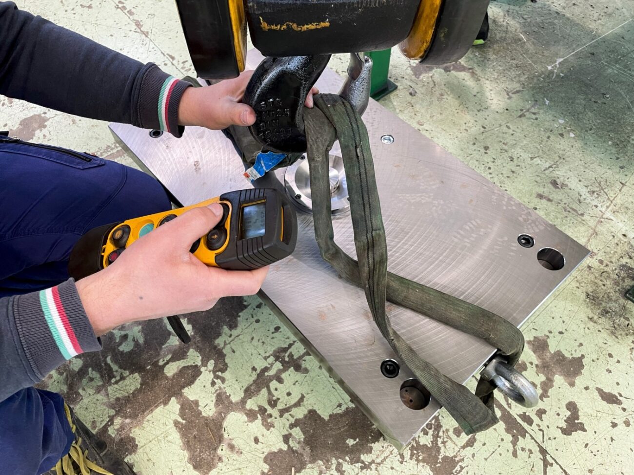 Non destructive testing for lifting gear: what a load test cannot see 1 Non destructive testing for lifting gear